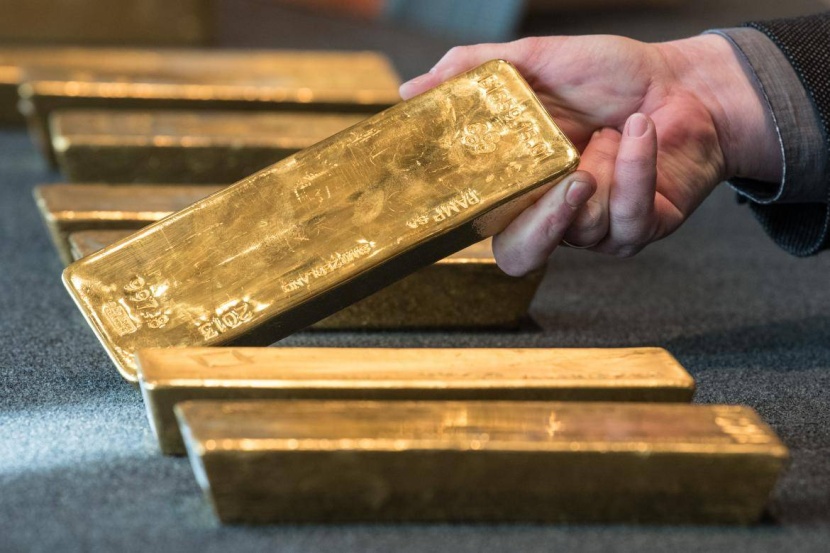 الذهب يلتقط الأنفاس  .. بيانات قوية تدعم الدولار