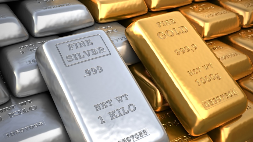الذهب يتراجع والفضة تنخفض عن ذروة 8 سنوات بفعل رفع هامش الوقاية للعقود