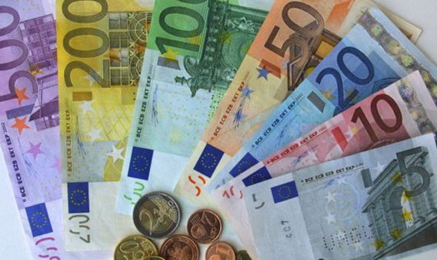 اليورو عند أدنى مستوى في 7 أسابيع مع توقعات قاتمة وتراجع الين