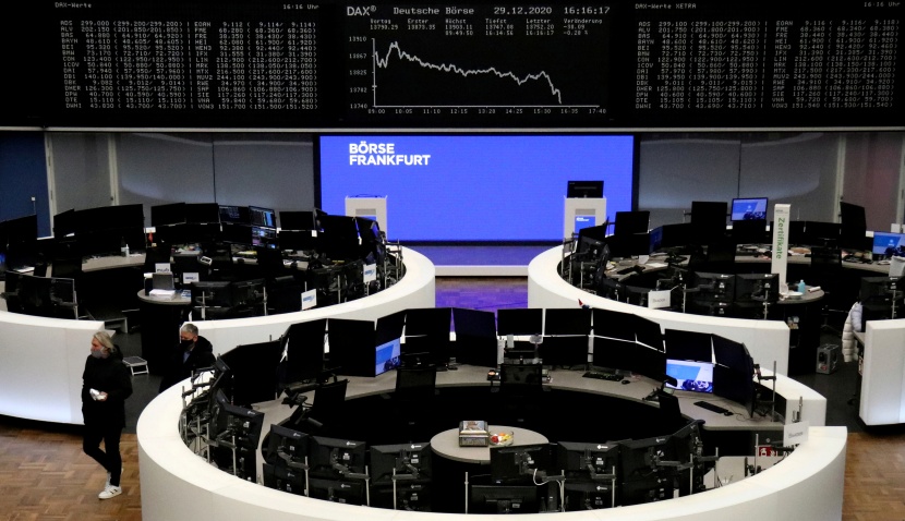 الأسهم الأوروبية تغلق منخفضة متأثرة بخسائر للتكنولوجيا وارتفاع عوائد السندات