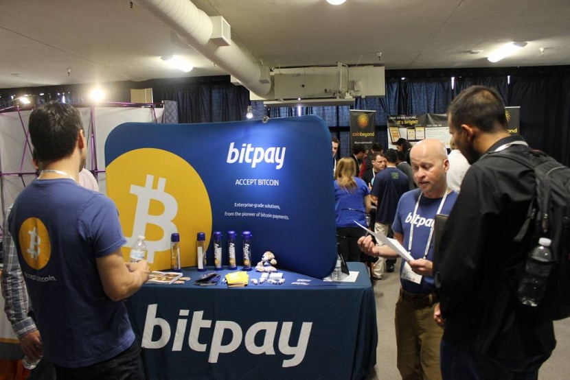 بيتكوين تهوي 17 % مطلقة شرارة بيع في أسواق العملات المشفرة