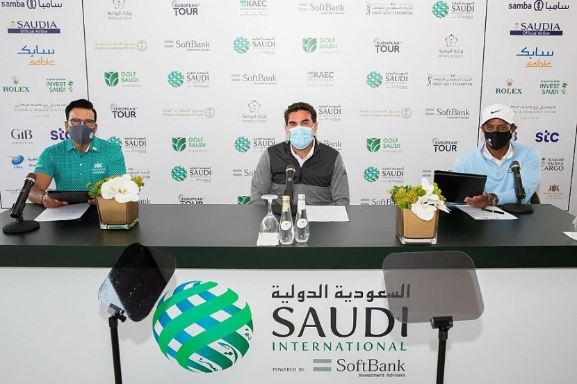 بتنفيذه للضربة الإفتتاحية .. الرميان يدشن البطولة السعودية الدولية للجولف