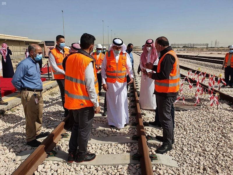 وزير النقل يتفقد الأعمال المدنية والخطوط الحديدية في الجبيل