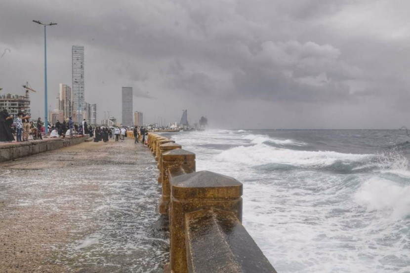 استئناف الحركة الملاحية في ميناء جدة الاسلامي بعد انخفاض الموج وسرعة الرياح