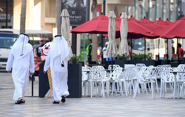 أبوظبي تعيد بعض القيود لاحتواء كورونا 