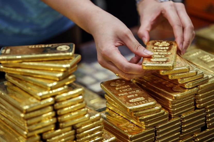  الذهب يرتفع مع هبوط الدولار وآمال التحفيز الأمريكي 