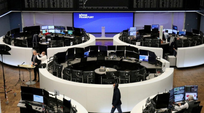 الأسهم الأوروبية تتراجع عن مكاسب قوية وتغلق منخفضة 