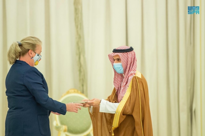 أمام الملك سلمان .. سفراء عدد من الدول يقدمون أوراق اعتمادهم