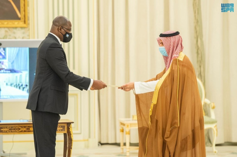 أمام الملك سلمان .. سفراء عدد من الدول يقدمون أوراق اعتمادهم