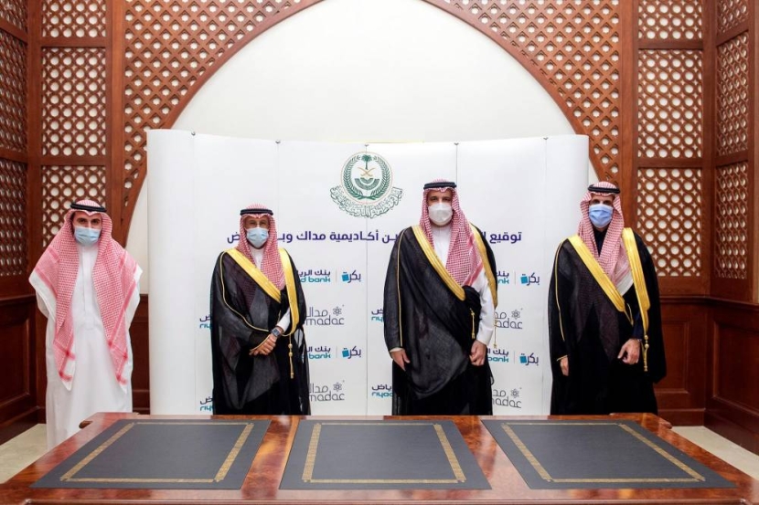 أمير المدينة يوقع اتفاقية لبناء وتشغيل معمل ذكي لأكاديمية مداك