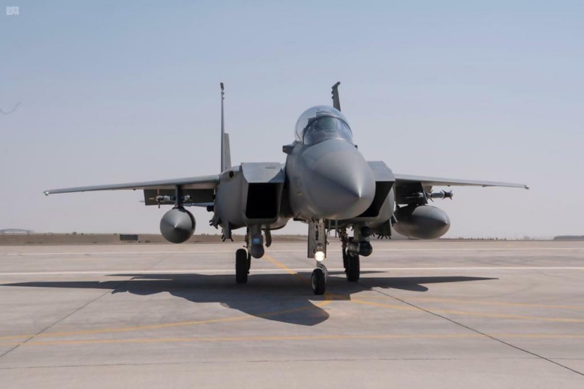 القوات الجوية السعودية تشارك في مناورات تمرين علم الصحراء في قاعدة الظفرة الجوية