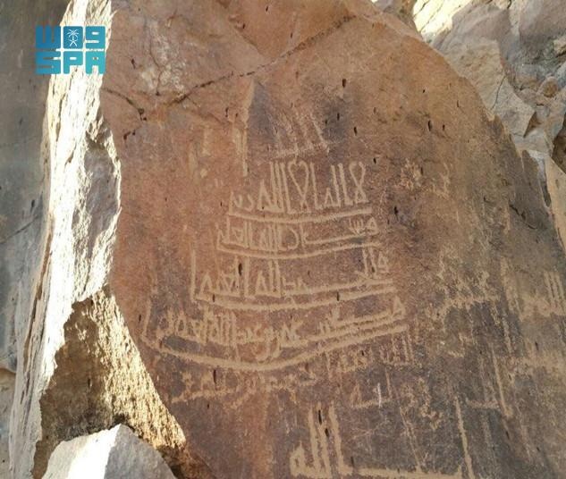 وادي "رواوة".. صحائف حجرية مطرزة بالنقوش الأثرية الإسلامية