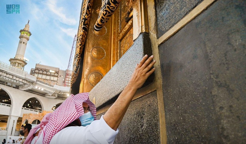 تطيب الكعبة المشرفة والمسجد الحرام 10 مرات يوميا بأجود أنواع البخور