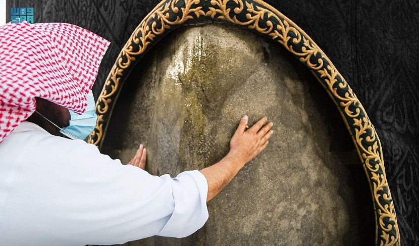 تطيب الكعبة المشرفة والمسجد الحرام 10 مرات يوميا بأجود أنواع البخور
