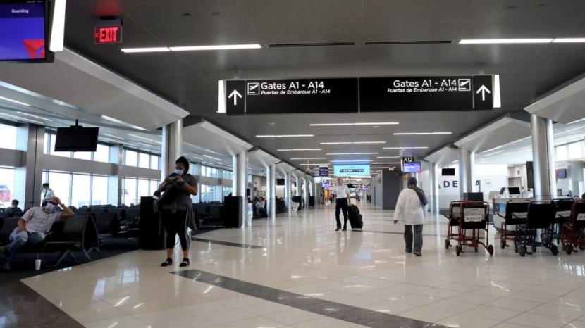 جدل حول اعتماد السفر الدولي على جوازات خاصة بالحاصلين على اللقاح