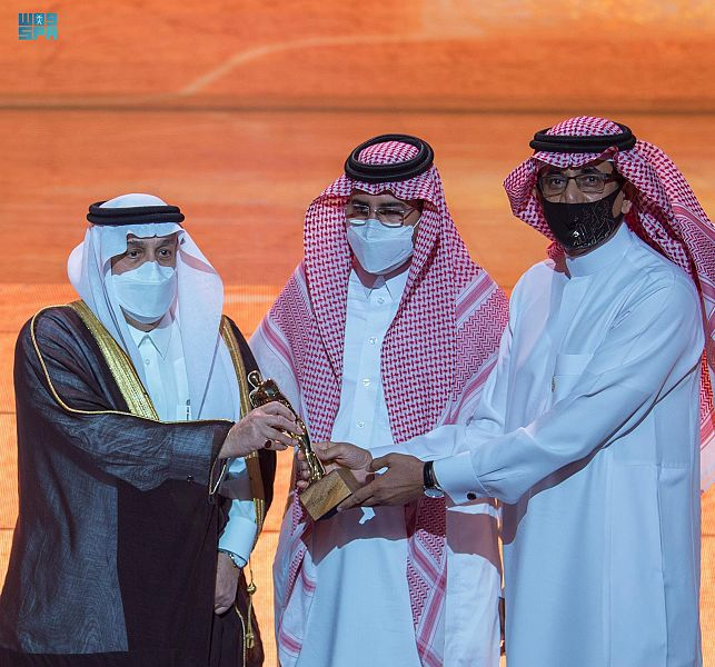 نيابة عن ولي العهد.. أمير منطقة الرياض يكرم الفائزين بالجوائز الثقافية الوطنية