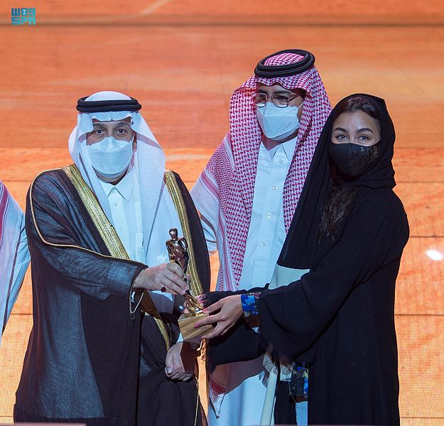 نيابة عن ولي العهد.. أمير منطقة الرياض يكرم الفائزين بالجوائز الثقافية الوطنية