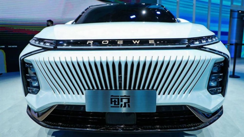 شركات صينية تتحدي هيمنة تسلا على سوق السيارات الكهربائية