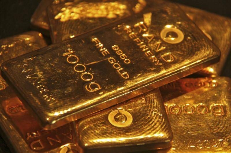 الذهب يصعد 1% مع تراجع الدولار وعوائد سندات الخزانة الأمريكية