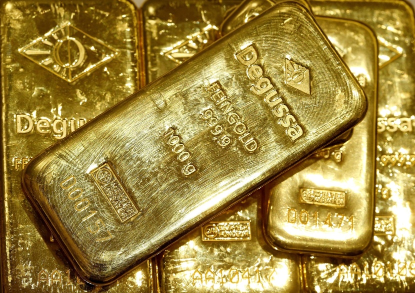 الذهب يهبط وسط آمال في تعاف اقتصادي سريع