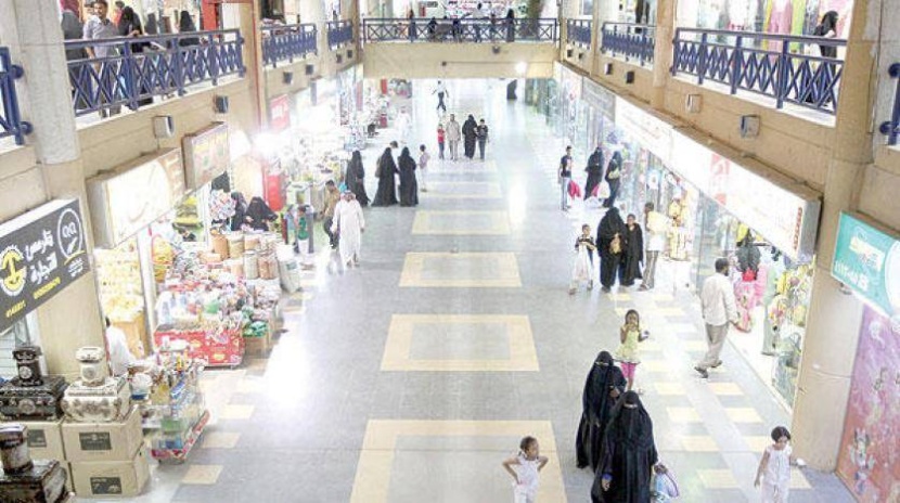 3 قرارات من «الموارد البشرية» لتوطين أنشطة ومهن في سوق العمل