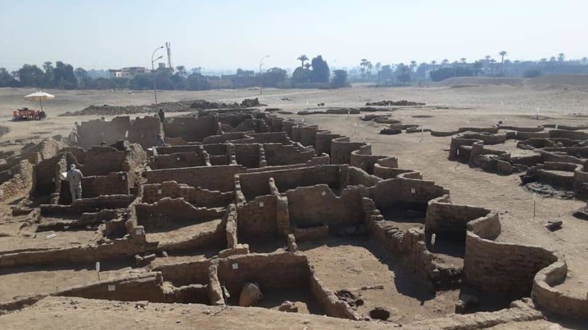 اكتشاف مدينة فرعونية مفقودة تحت الرمل في مصر