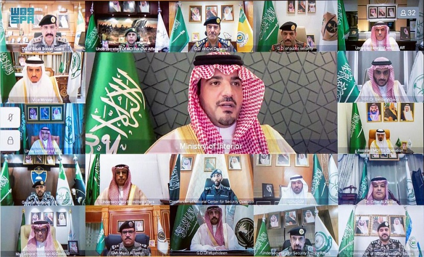وزير الداخلية ينقل تحيات القيادة وتهنئتها لمنسوبي الوزارة بمناسبة نجاح خطط العمرة وحلول العيد
