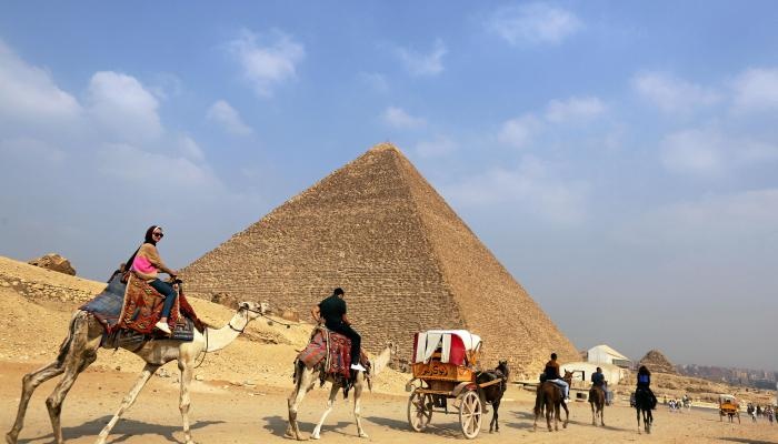 مصر : نتوقع تعافي قطاع السياحة لدينا بالكامل منتصف 2022