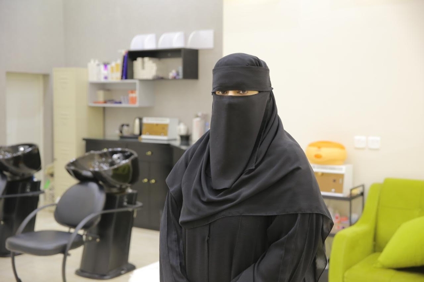 سيدة سعودية .. من بند الأجور  إلى مستثمرة في المشاغل النسائية