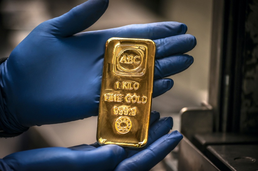الذهب يقفز أكثر من 1% مع هبوط الدولار وعوائد السندات