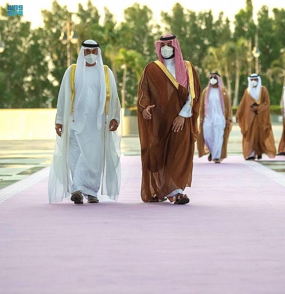 ولي العهد يبحث مع الشيخ محمد بن زايد التطورات الإقليمية والدولية