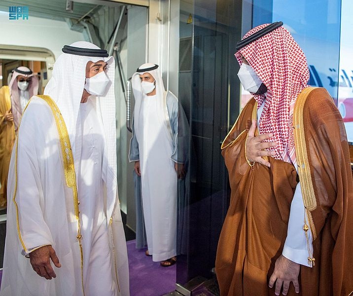 ولي العهد يبحث مع الشيخ محمد بن زايد التطورات الإقليمية والدولية