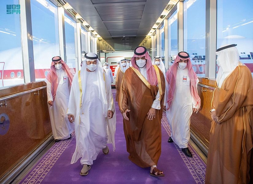 ولي العهد يبحث مع الشيخ محمد بن زايد التطورات الإقليمية والدولية