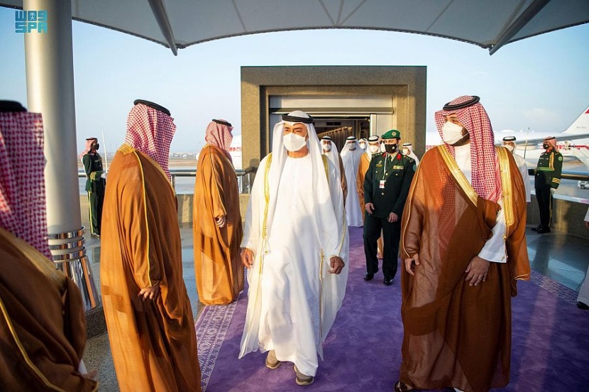 ولي العهد يبحث مع الشيخ محمد بن زايد التطورات الإقليمية والدولية