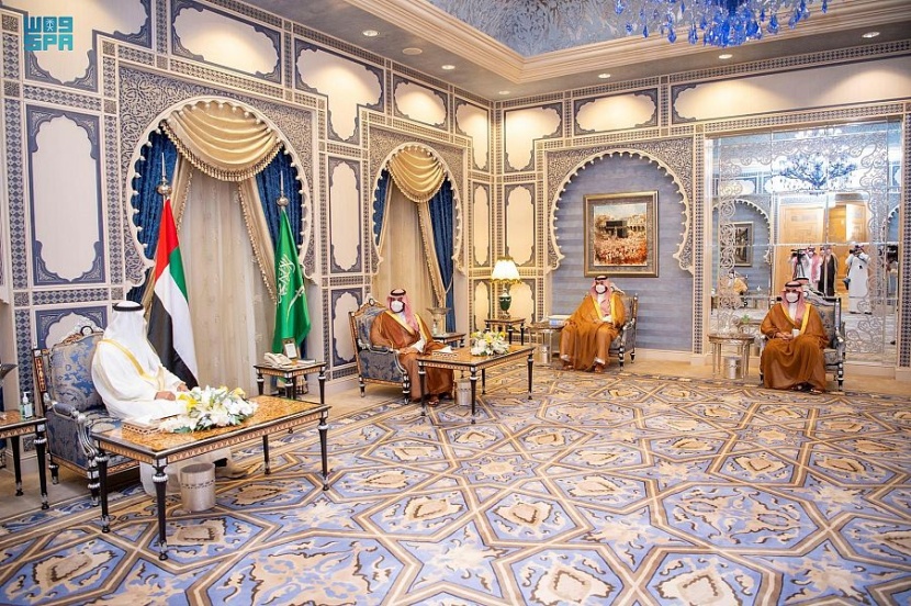 ولي العهد يبحث مع الشيخ محمد بن زايد التطورات الإقليمية والدولية