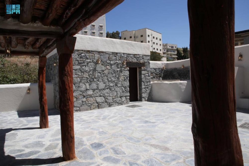 مسجد النصب .. أقدم المباني التراثية في أبها يعود لاستقبال المصلين