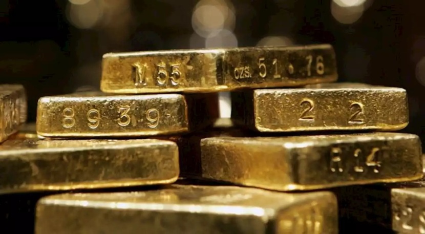 الذهب يقفز فوق 1800 دولار مع تراجع عوائد السندات والبلاديوم ينخفض 1.7%