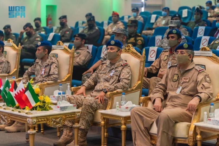 قائد القوات الجوية يقف على تنفيذ مناورات التمرين الجوي المشترك والمختلط "طويق 2"