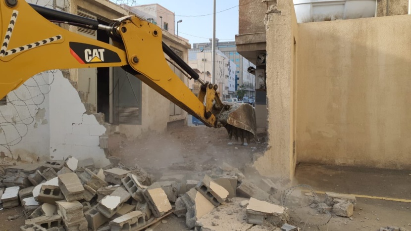 أمانة جدة : إزالة عقارات مخالفة تسببت في تعطيل أحد الشوارع