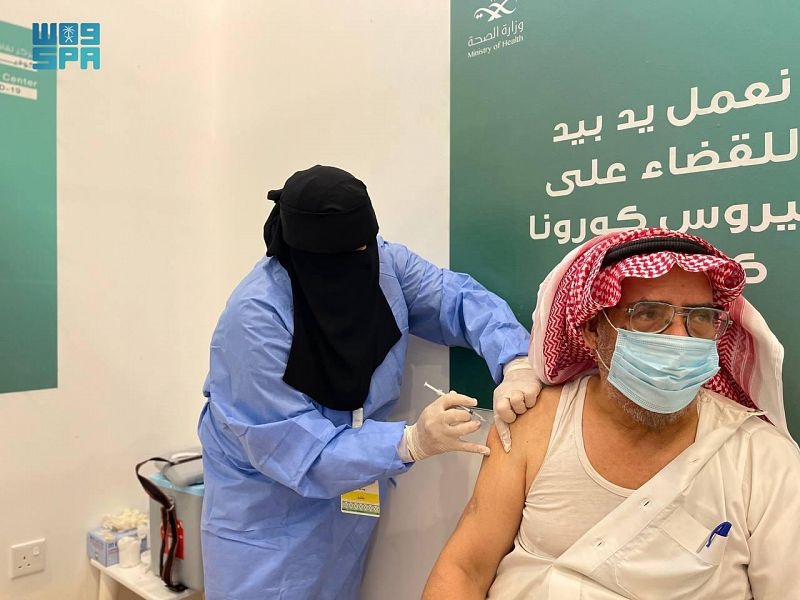 "الصحة": تحقيق نسب عالية وصلت إلى 98% في تحصين كبار السن بلقاح "كورونا"