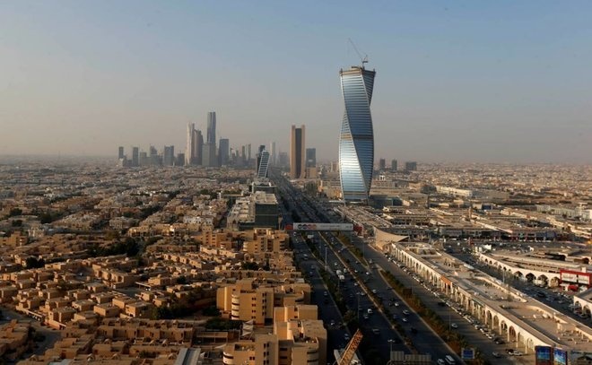 مواجهة كورونا وأسعار النفط وبرنامج صندوق الاستثمارات ترفع توقعات نمو الاقتصاد السعودي