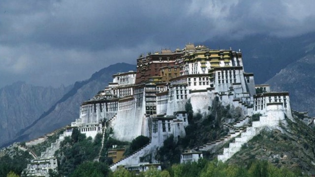 طفرة عقارية في "سقف العالم" تعمق الهوة بين سكان التيبت