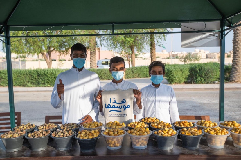 "بوابة الدرعية" تنظم سوق التمور لدعم المزارعين المحليين