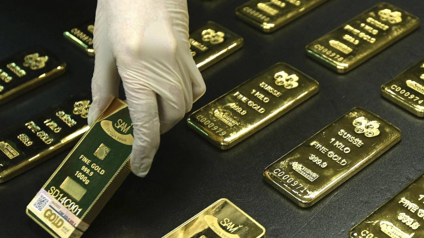 انخفاض أسعار الذهب 0.4% مع استعادة الدولار الهيمنة 
