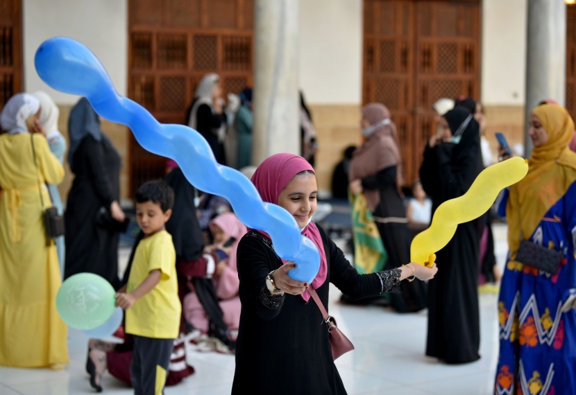   المسلمون يحتفلون بأول أيام عيد الأضحى 