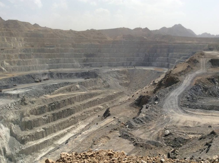 مصر توقع 4 عقود للبحث عن الذهب في الصحراء الشرقية
