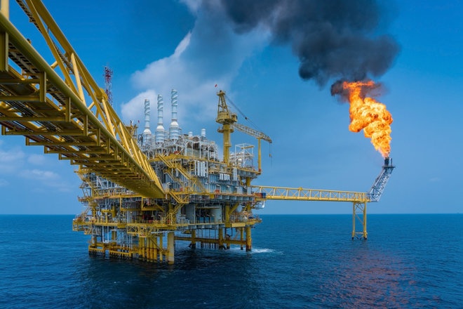 النفط يرتفع بنسبة 1.3% إلى 77.16 دولارا للبرميل