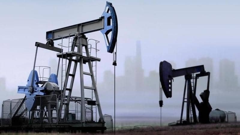 أسعار النفط تغلق على هبوط حاد في أعقاب إلغاء اجتماع أوبك+