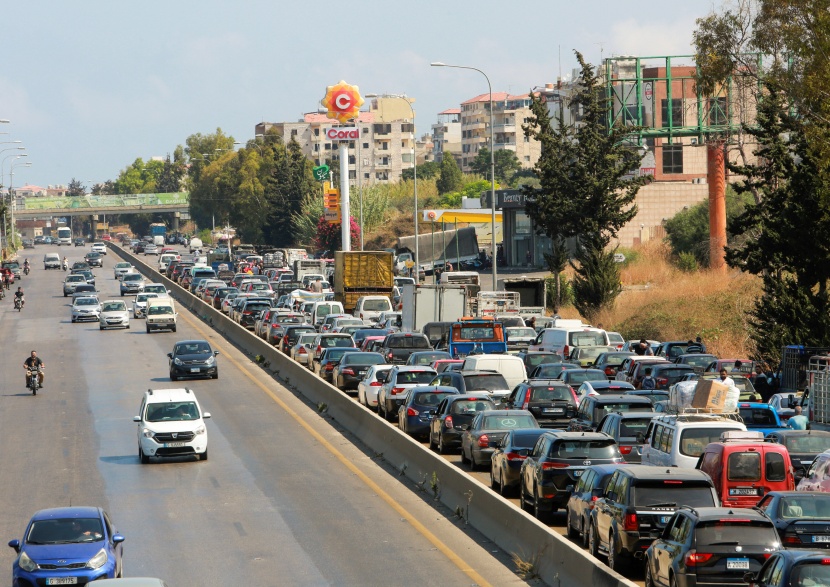 احتجاجات في لبنان بسبب أزمة المحروقات وتردي الأوضاع المعيشية