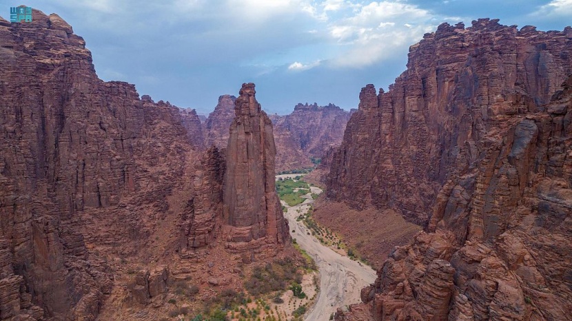 وادي الديسة يأسر زوار تبوك بتضاريسه ومغامراته في "صيف السعودية"